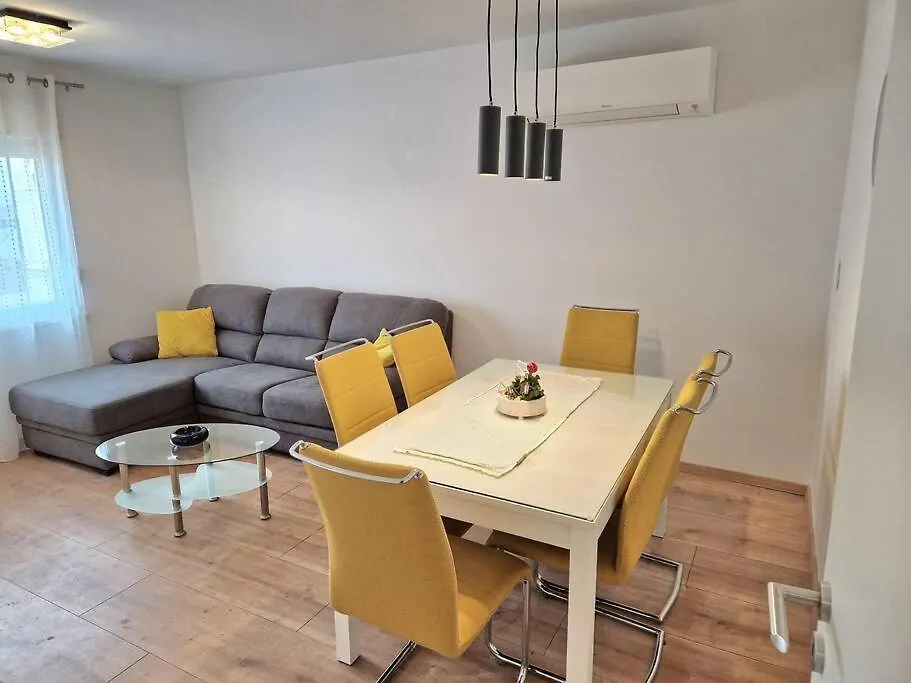 Novi Apartman Nps Pula 0*,