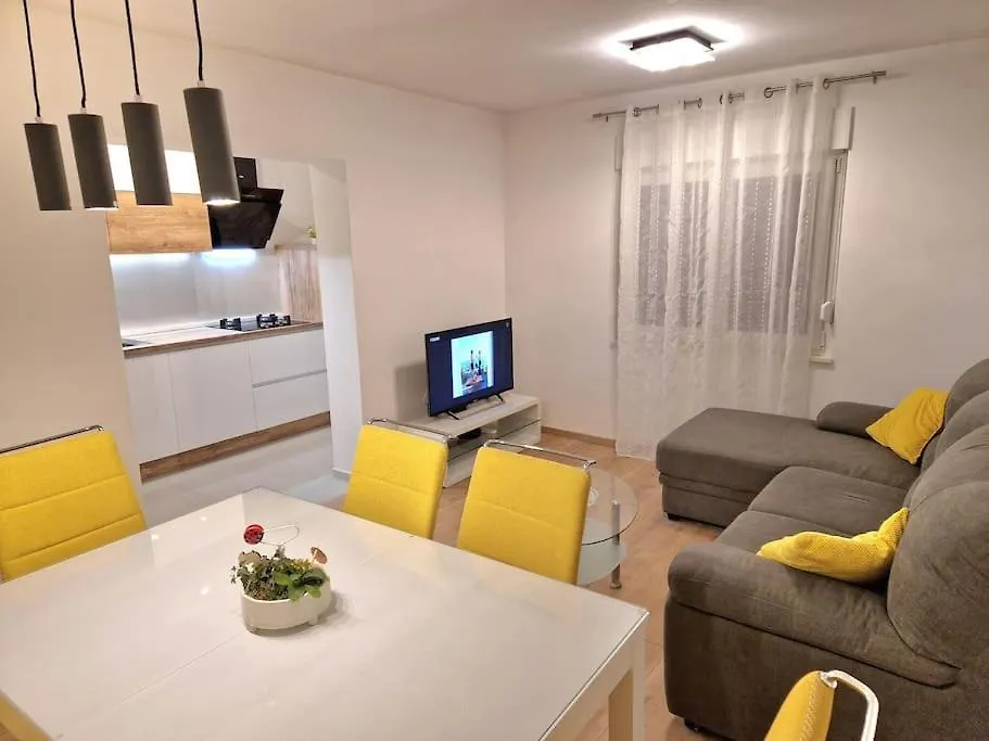 Apartment Novi Apartman Nps Pula Croatia